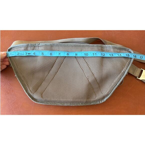 Athleta Power of She Excursion Bag Beige Recycled Nylon Travel - Picture 3 of 7